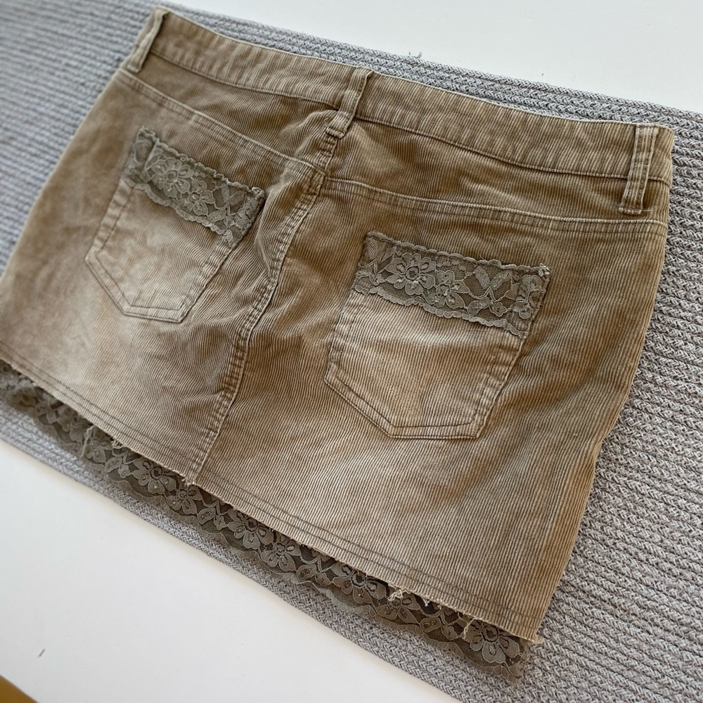 Vintage YMI Y2K Tan Corduroy Lace Trim Mini Skirt Size 13 - Picture 7 of 9